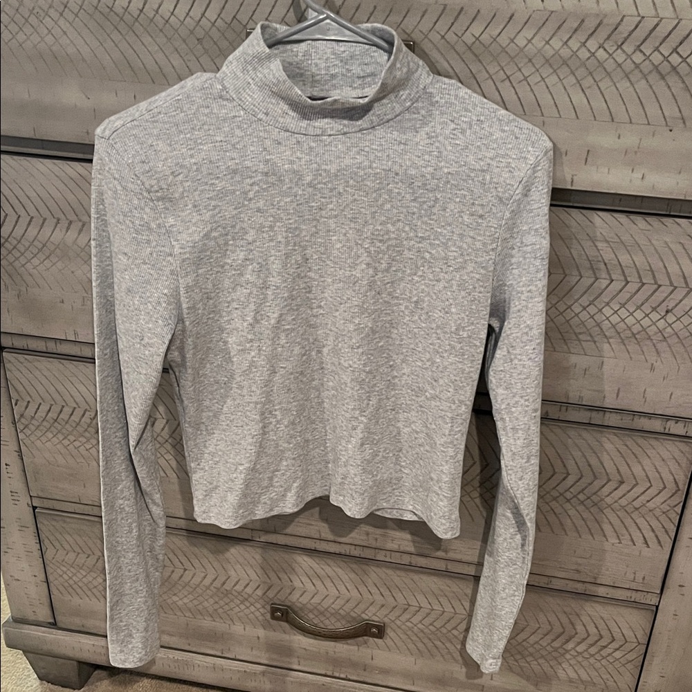 American Eagle Outfitters Light Gray Ribbed Mock Neck Top